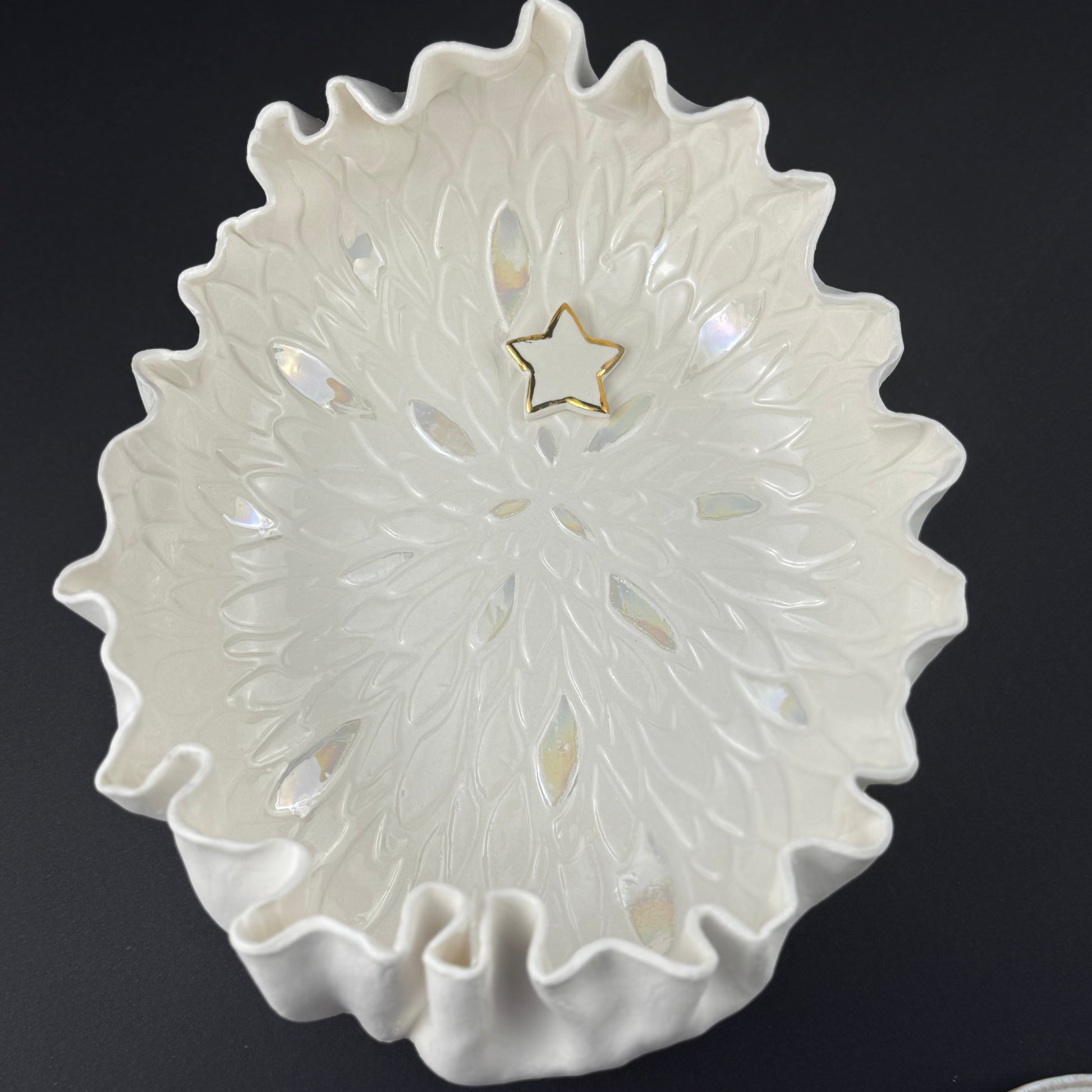 Hanging Light Vessel with Gold or Pearl details