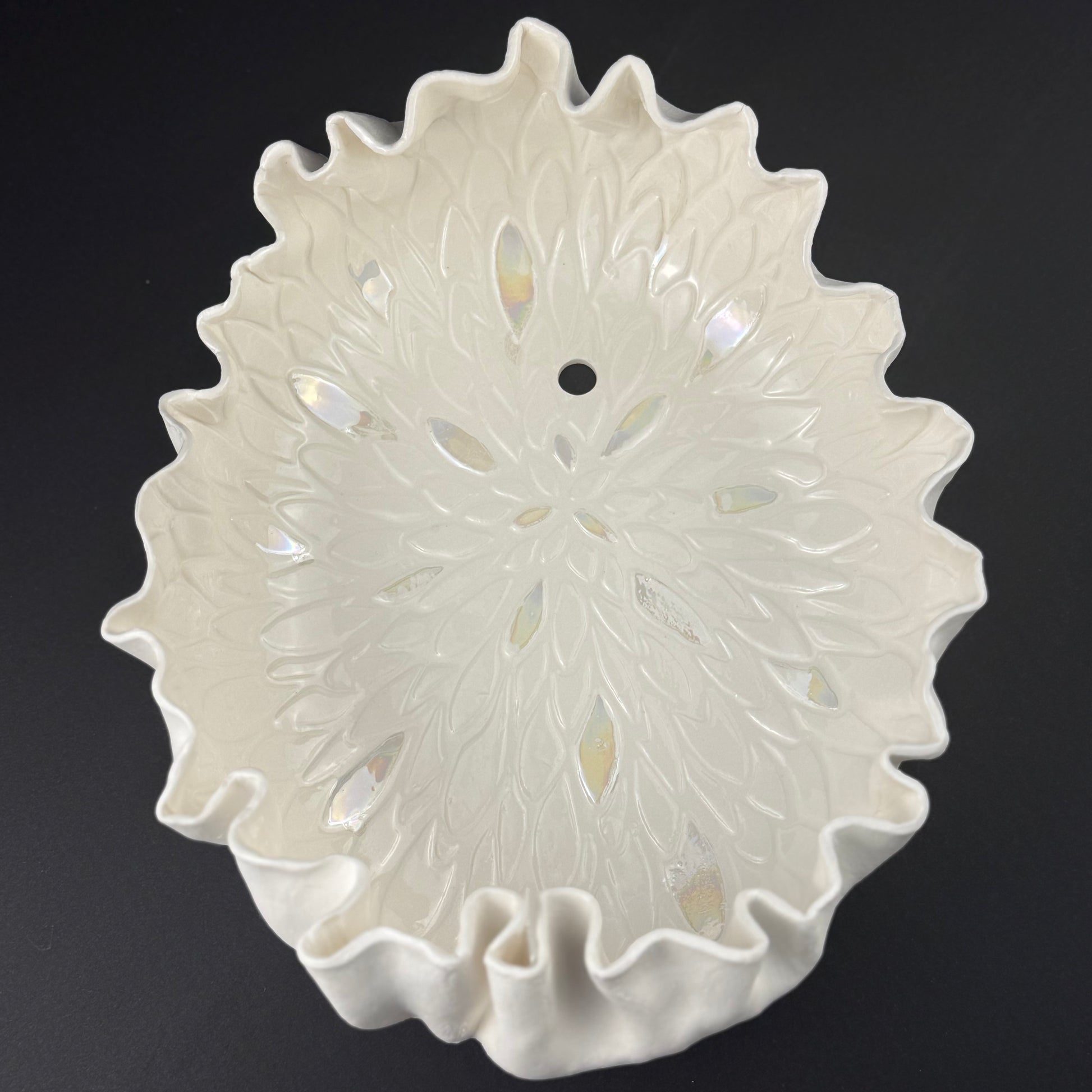Hanging Light Vessel with Gold or Pearl details