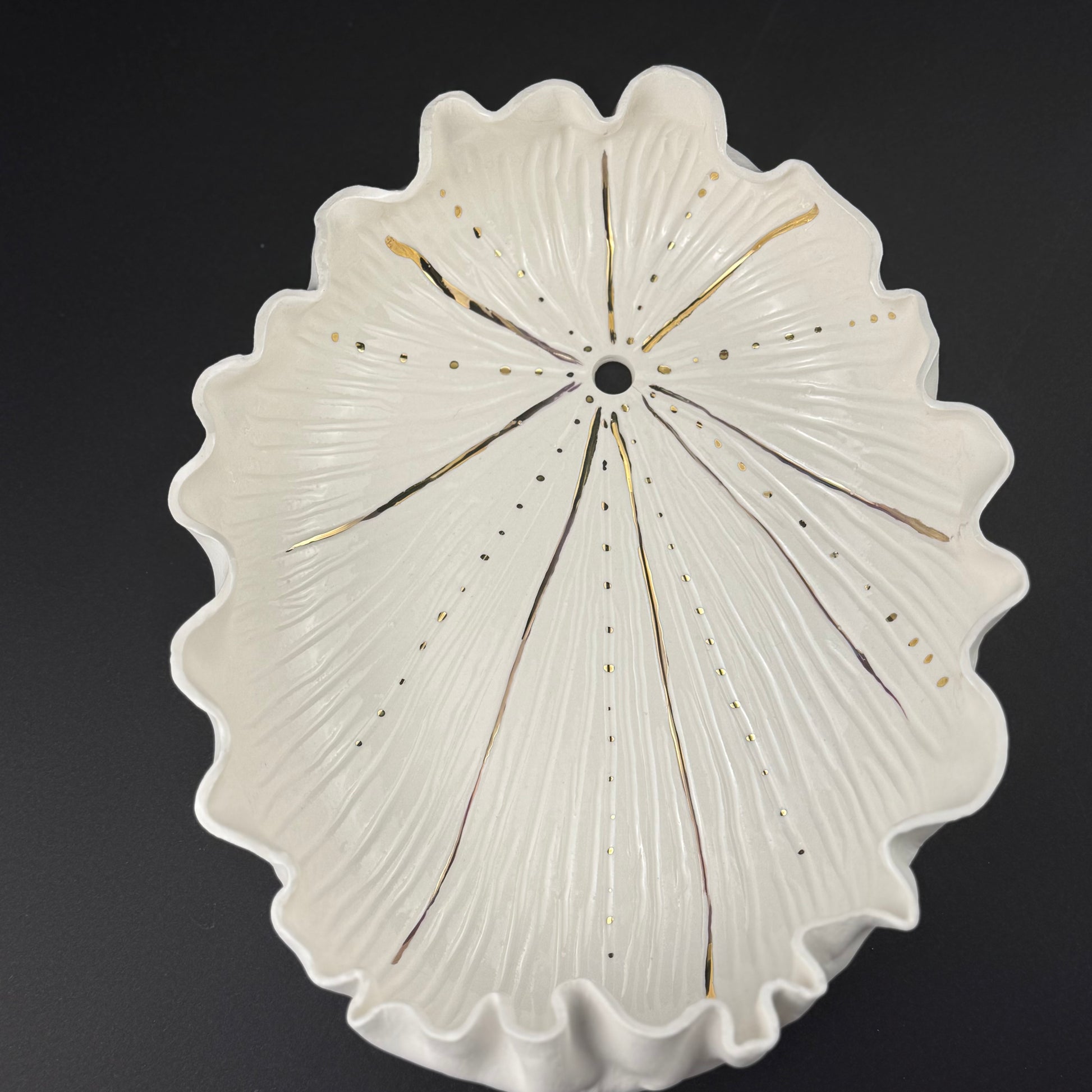 Hanging Light Vessel with Gold or Pearl details