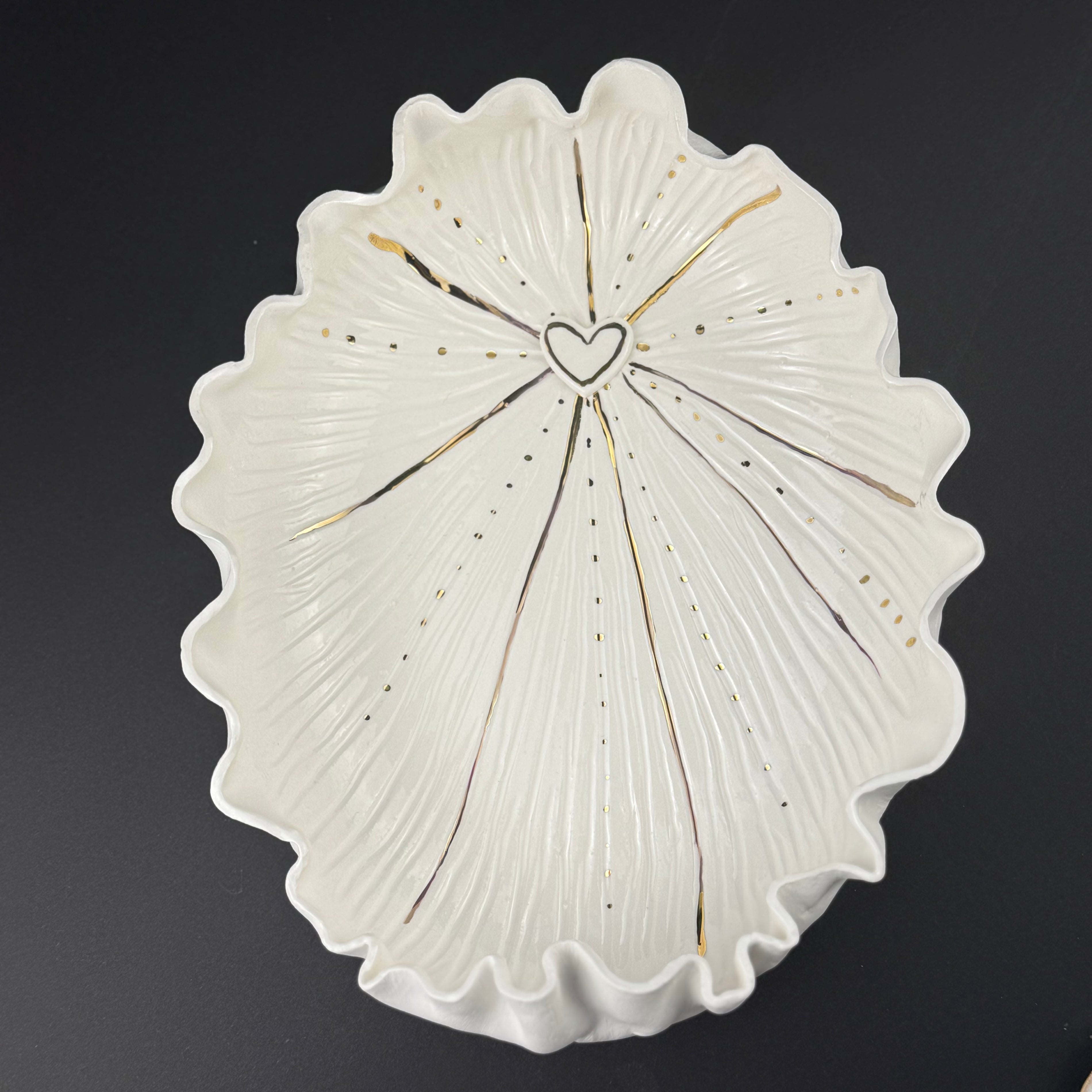 Hanging Light Vessel with Gold or Pearl details