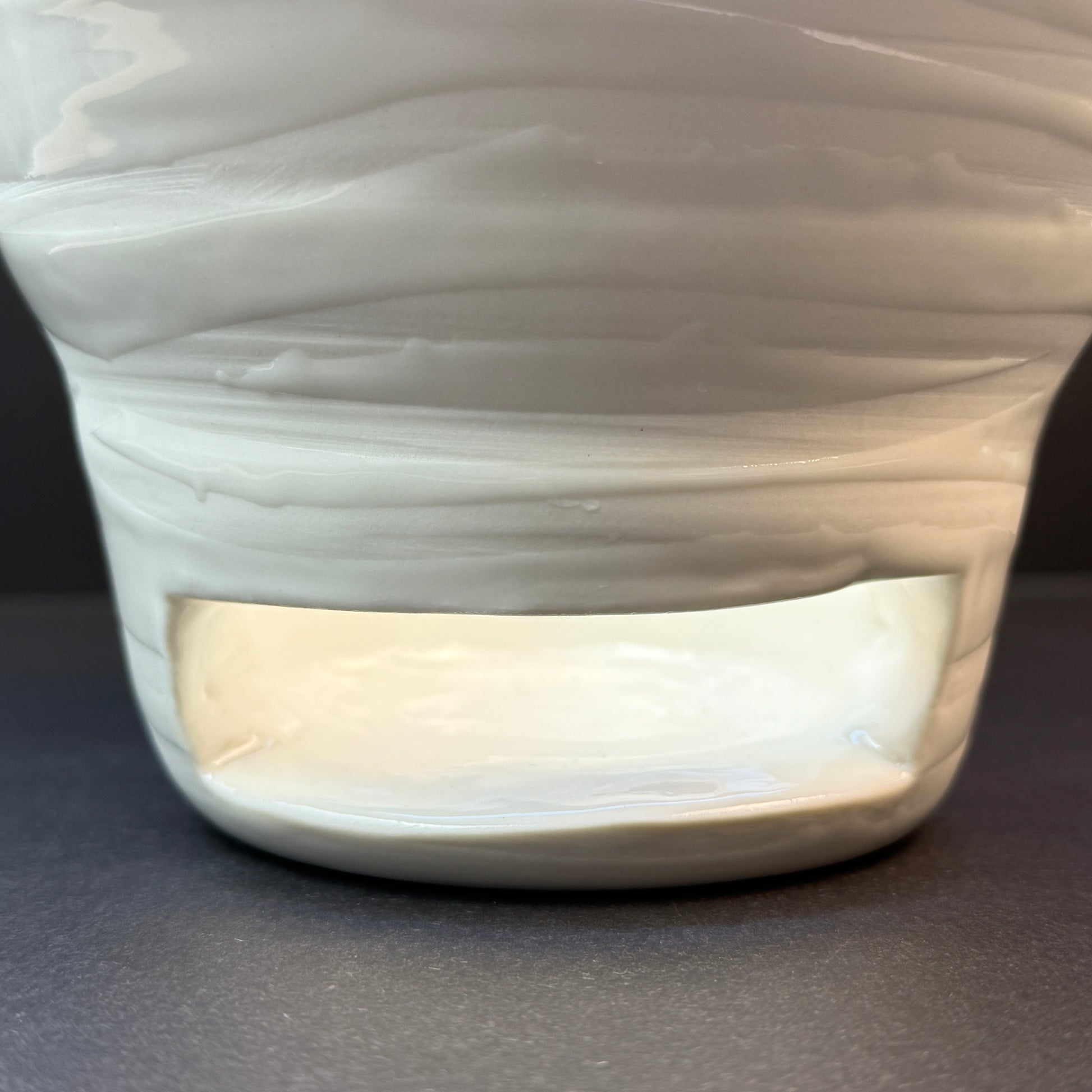 Sound ampifier White porcelain